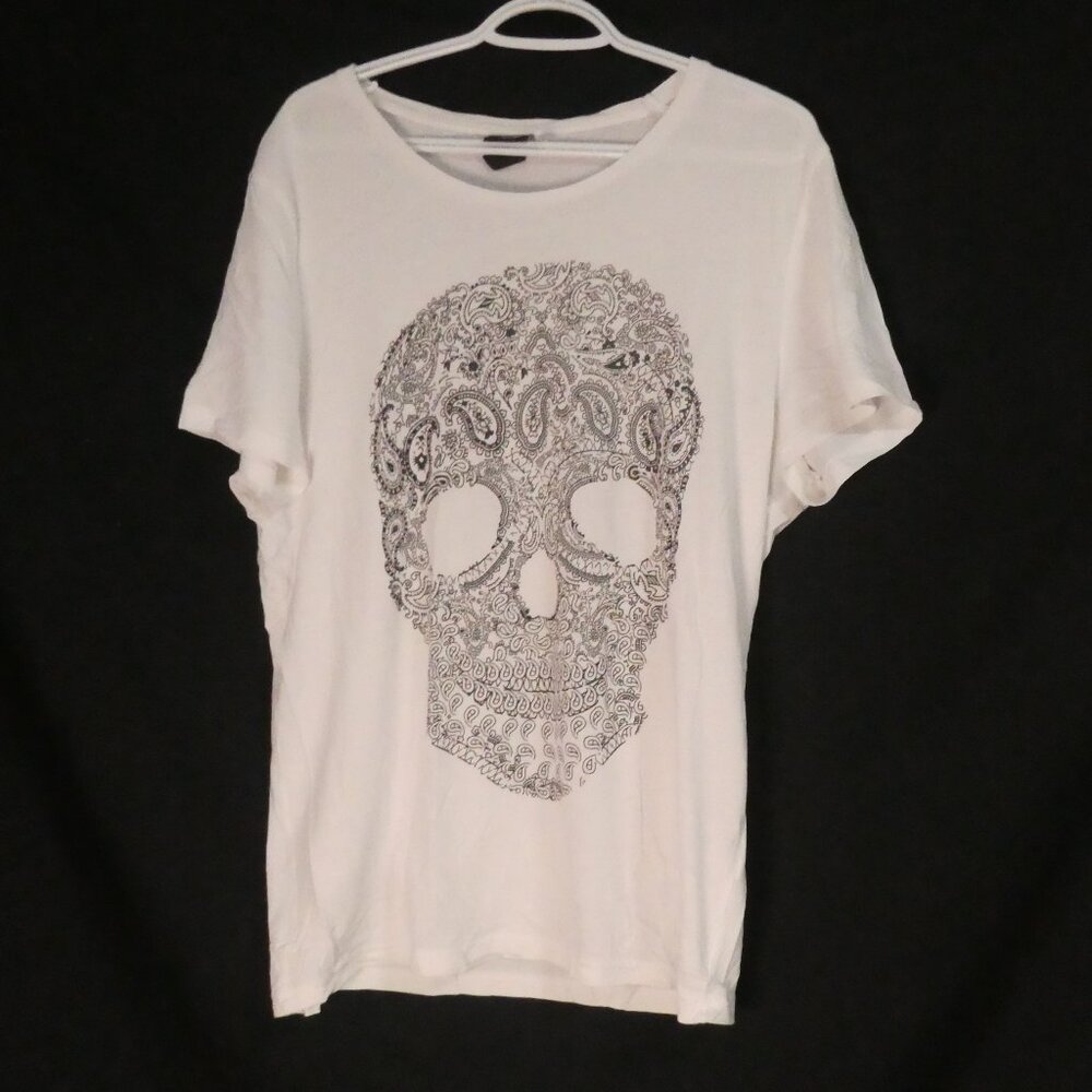 H&M | medium | White Short Sleeve Tee With Black Skull Print Front